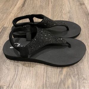 Sketchers  Black T Strap Sandal Womens 7 Jewels Shoe Comfort Yoga Mat